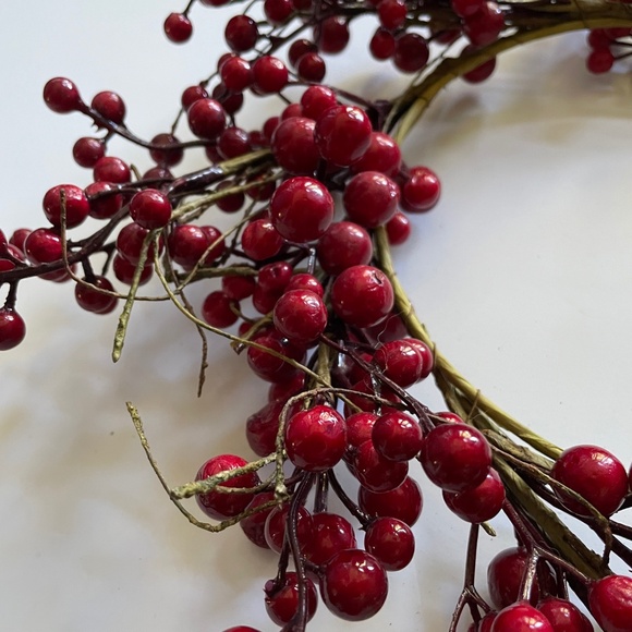 Crate and Barrel Mini Red Berry Wreath 14" NWT - Picture 4 of 6